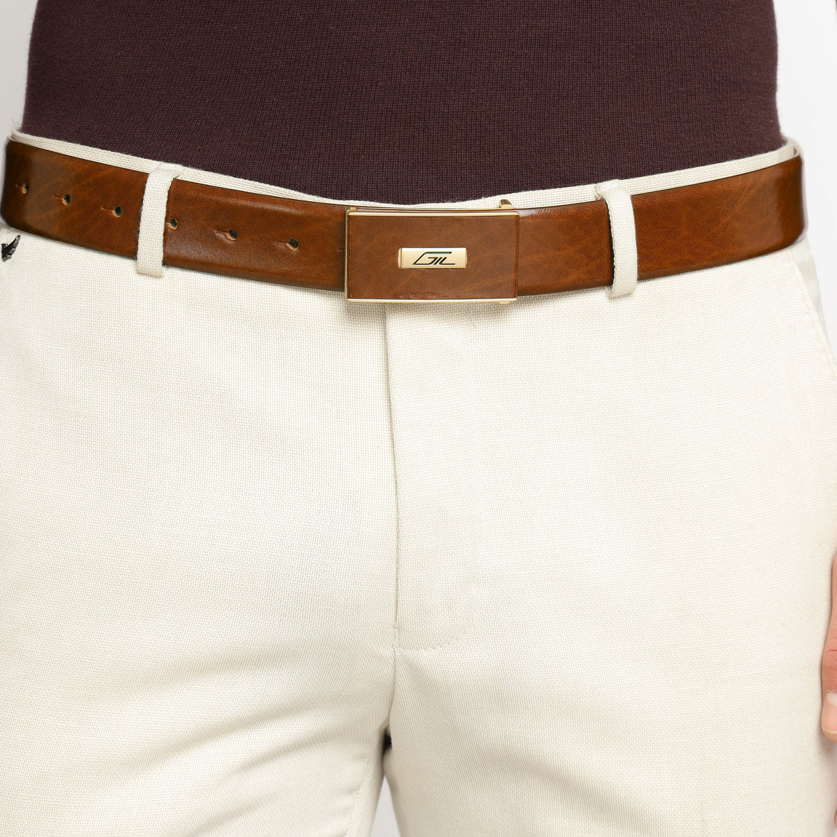 Nickel-free buckle on GIL men's leather belt